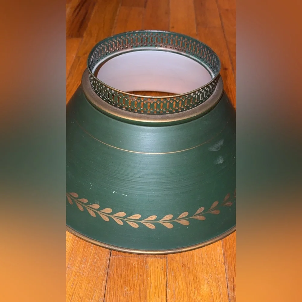 VINTAGE green & gold stencil painted tole metal lamp shade old/farmhouse/country